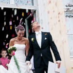 Hochzeitsfotograf-Brandenburg12 Hochzeitsreportage, Hochzeit auf Schloss Reckahn, Blüten werfen